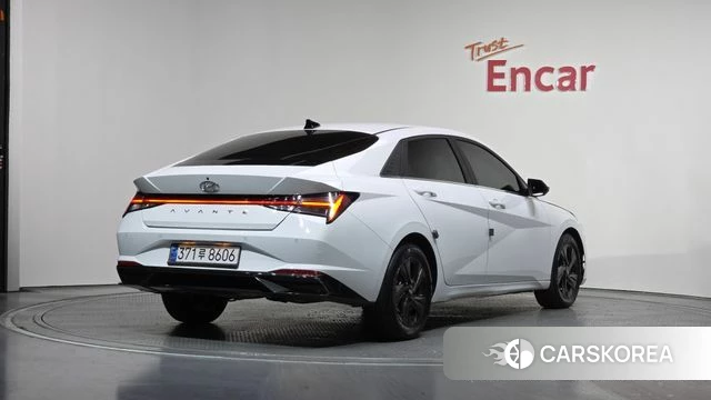 Hyundai Avante (CN7) 2021 Белый из Кореи