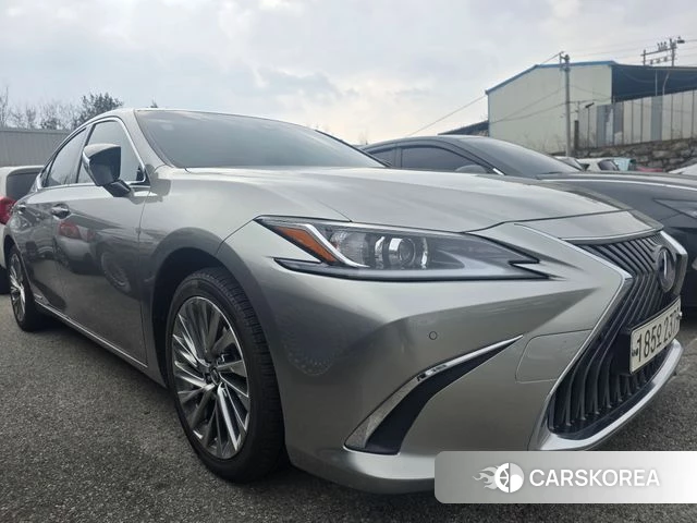 Lexus ES300h 7th generation 2021 Серебряный из Кореи