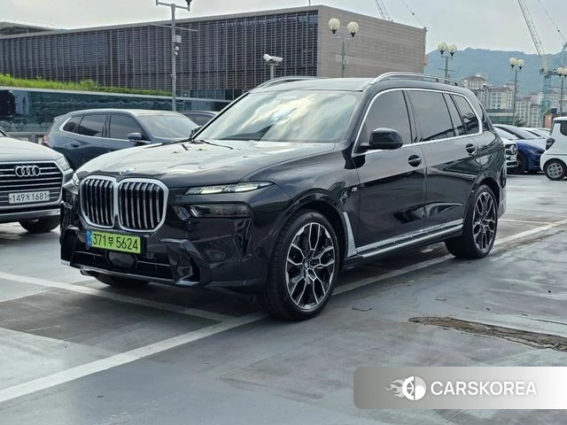 BMW X7 (G07) 2025 Черный из Кореи