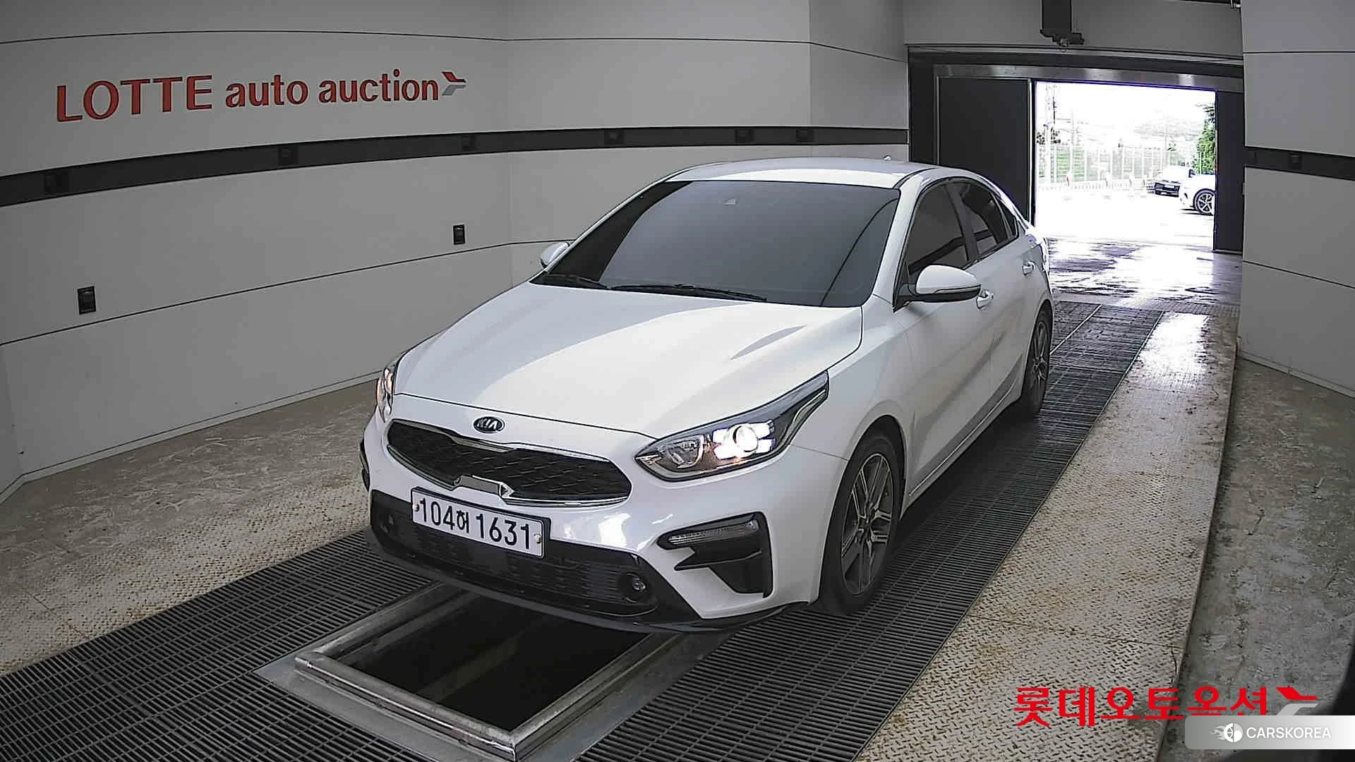 Kia K3 2020 Snow White Pearl из Кореи