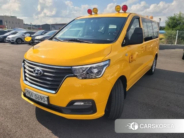 Hyundai The New Grand Starex 2018 Желтый из Кореи