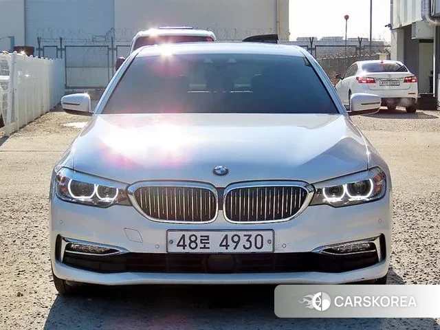 BMW 5 Series (G30) 2018 Белый из Кореи