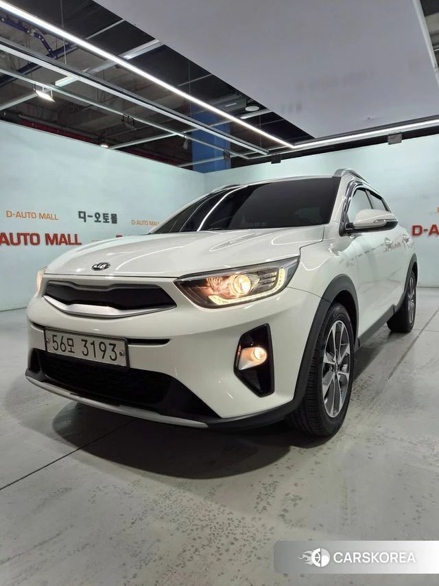 Kia Stonic 2018 Белый из Кореи