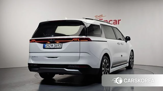 Kia Carnival 4th generation 2023 Белый из Кореи