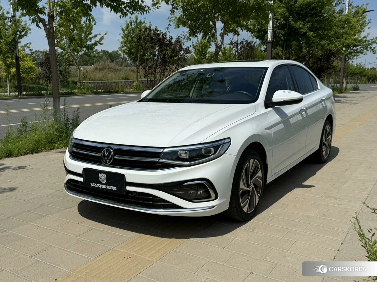 Volkswagen Bora 2022 Белый из Китая
