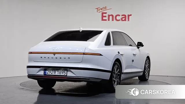 Hyundai Grandeur (GN7) 2023 Белый из Кореи