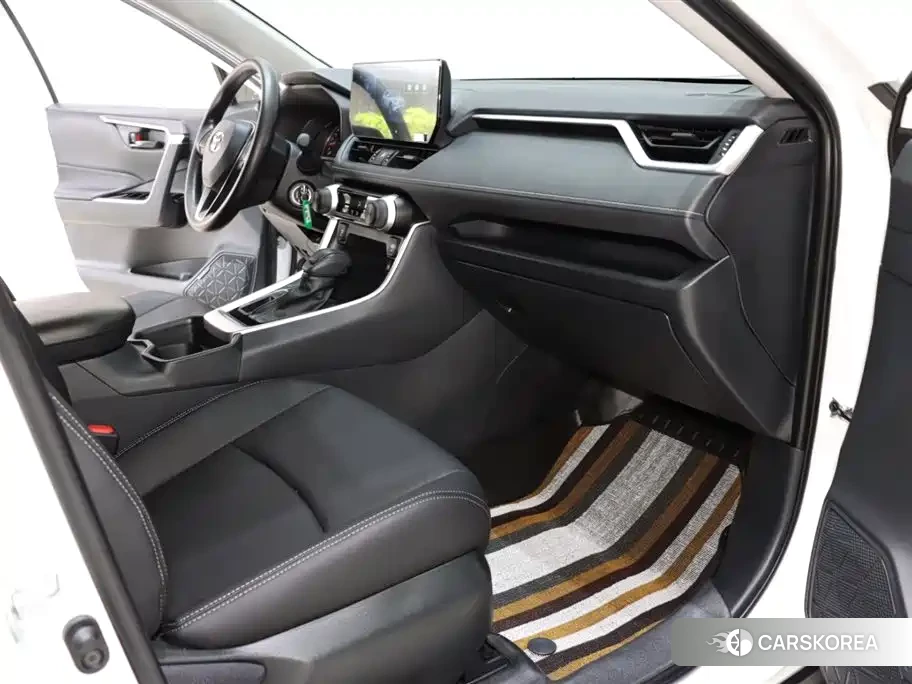 Toyota RAV4 2025 Белый из Китая