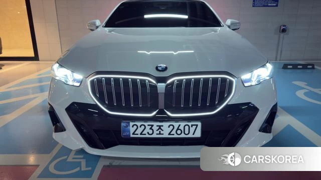 BMW 5 Series (G60) 2025 Белый из Кореи