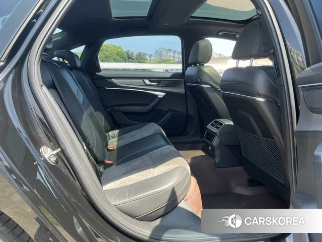 Audi A6L 2022 Черный из Китая