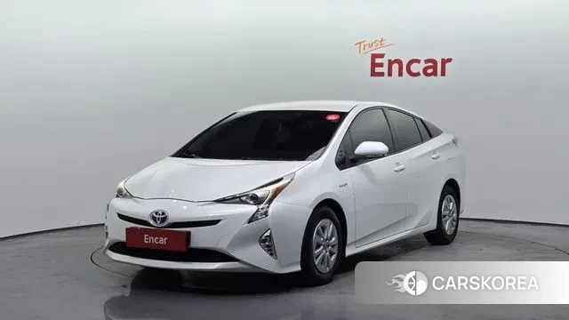 Toyota Prius 4th Generation 2018 Белый из Кореи