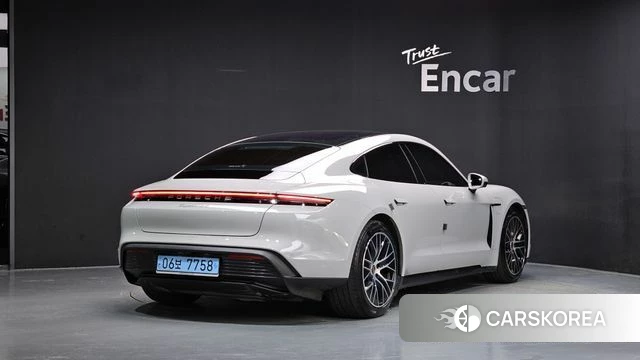 Porsche Taycan 2023 Серебристо-серый из Кореи