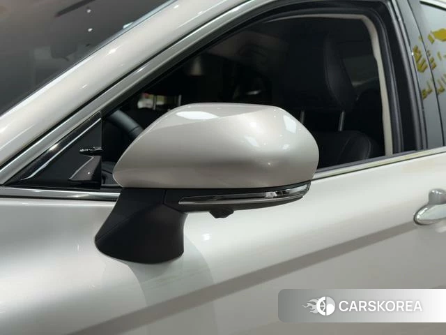 Toyota Camry 2025 Серебристо-серый из Китая