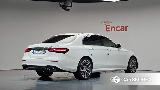 Mercedes-Benz E-Class W213 2023 Белый из Кореи