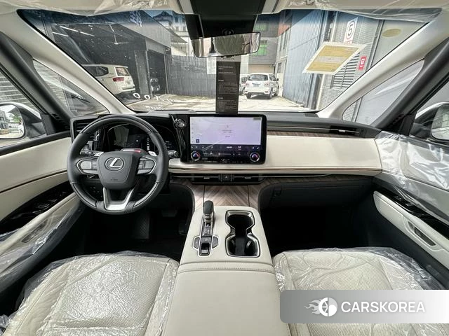 Lexus LM 2025 Белый из Китая
