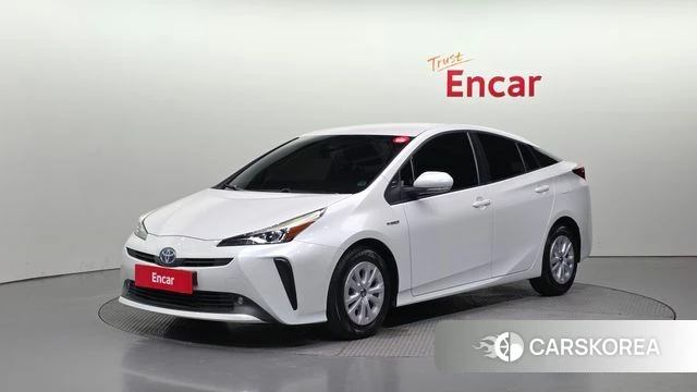 Toyota Prius 4th Generation 2022 Белый из Кореи