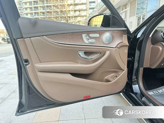 Mercedes-Benz E-class 2023 Черный из Китая
