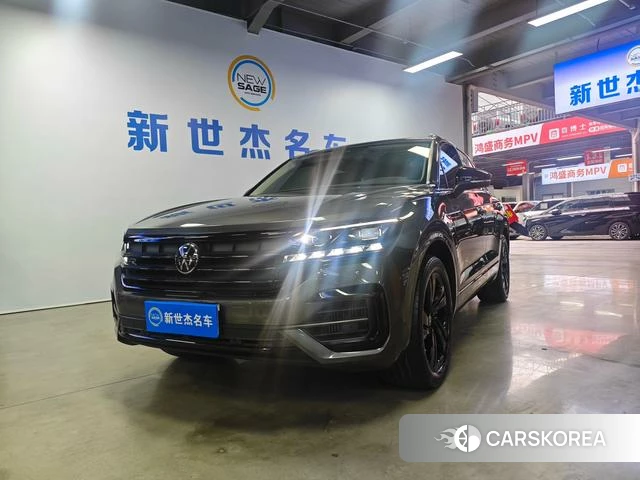 Volkswagen Touareg 2022 Коричневый из Китая