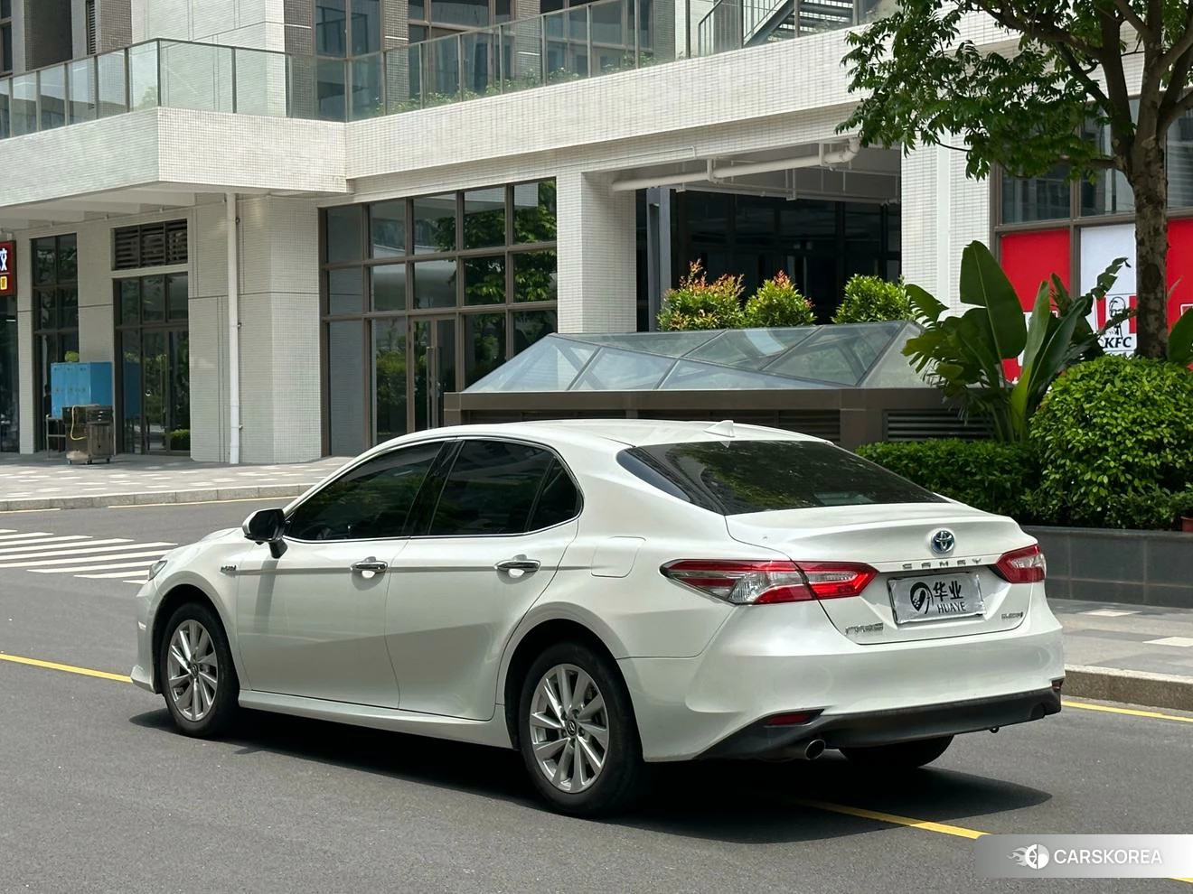 Toyota Camry 2021 Белый из Китая