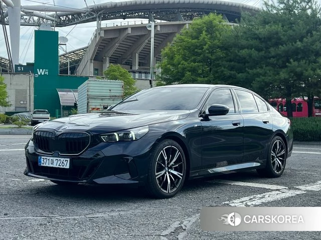 BMW 5 Series (G60) 2025 Синий из Кореи