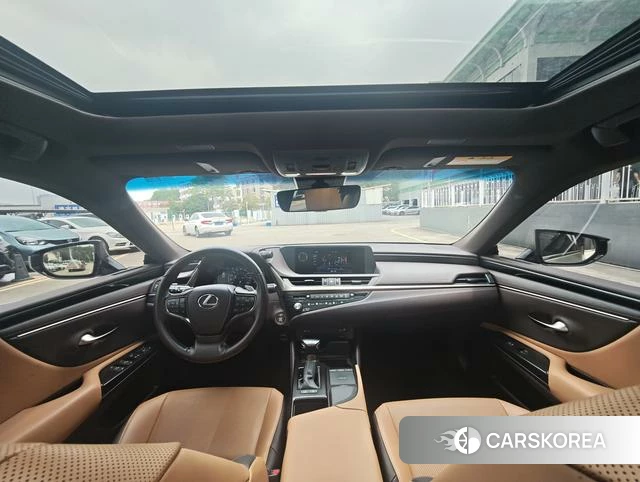Lexus ES 2021 Серебристо-серый из Китая