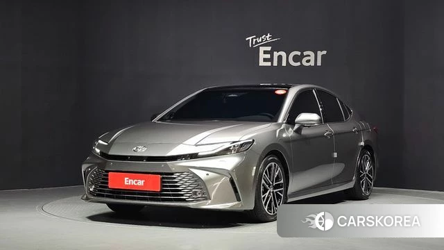 Toyota Camry (XV80) 2025 Серебристо-серый из Кореи