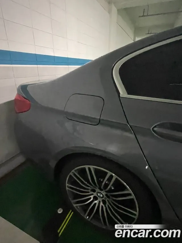 BMW 5 Series (G30) 2019 Цвет галактики из Кореи