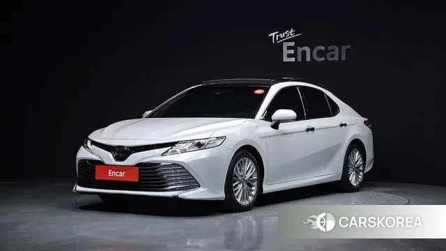 Toyota Camry (XV70) 2018 Белый из Кореи