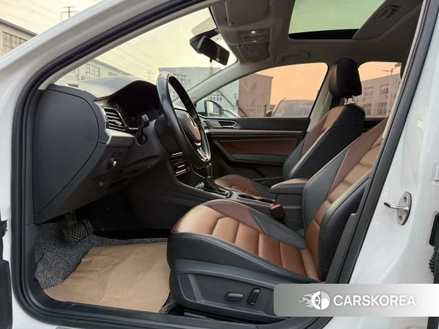 Volkswagen Lavida 2022 Белый из Китая