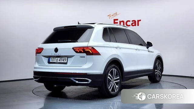Volkswagen Tiguan second Generation 2021 Белый из Кореи