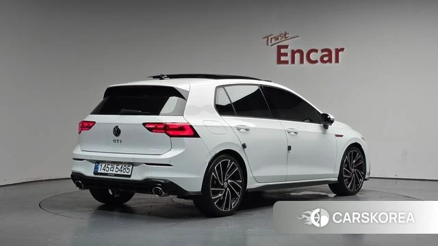 Volkswagen Golf 8th Generation 2024 Белый из Кореи