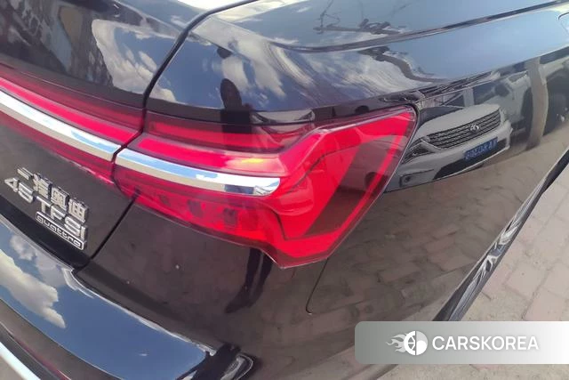 Audi A6L 2022 Черный из Китая