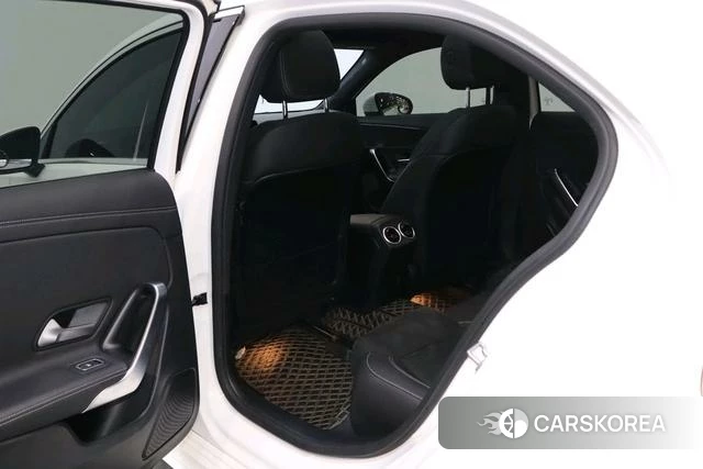 Mercedes-Benz Class A 2022 Белый из Китая