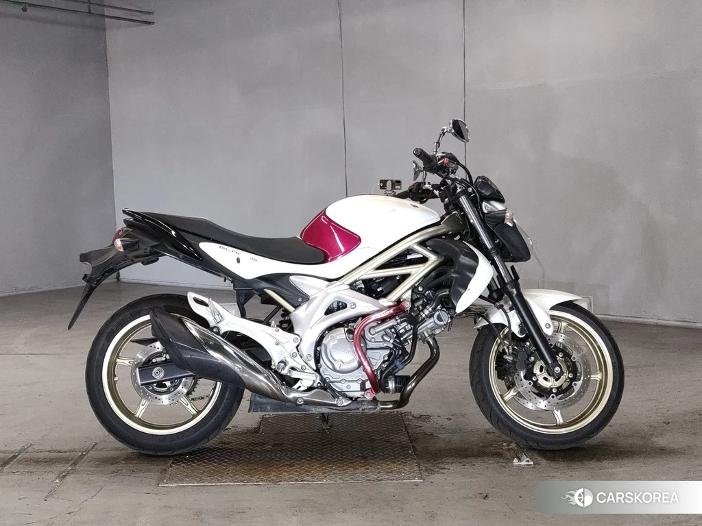 Проданный Suzuki GLADIUS 650 2012 из Японии
