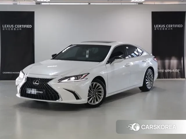 Lexus ES300h 7th generation 2024 Белый из Кореи
