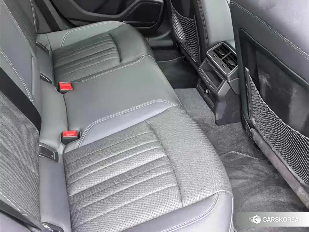 Audi A6 (imported) 2025 Черный из Китая