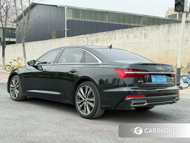 Audi A6L 2021 Черный из Китая