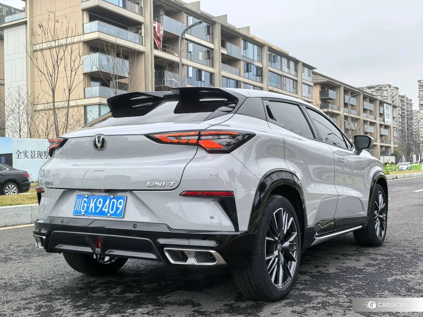 Chang'an UNI-T 2023 Серебристо-серый из Китая