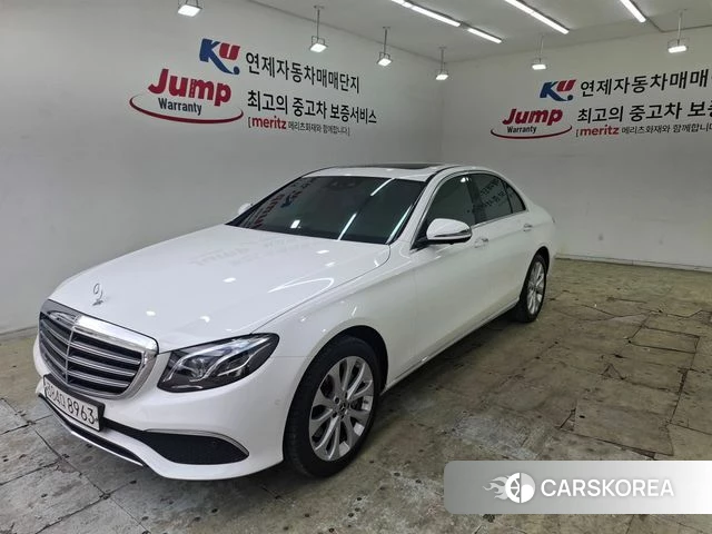 Mercedes-Benz E-Class W213 2018 Белый из Кореи
