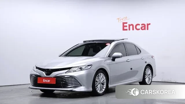Toyota Camry (XV70) 2018 Серебристо-серый из Кореи