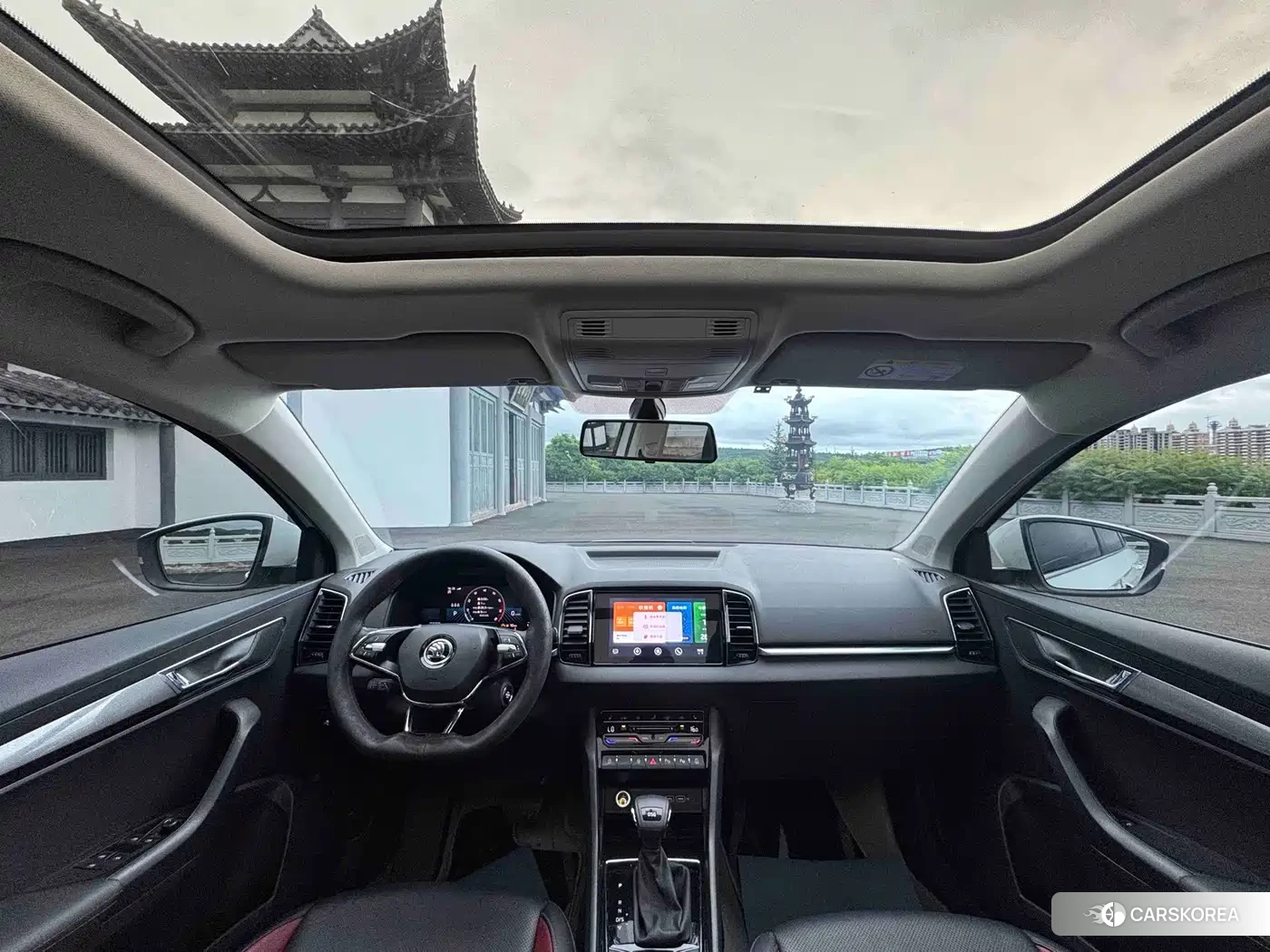 Skoda Karoq 2023 Белый из Китая