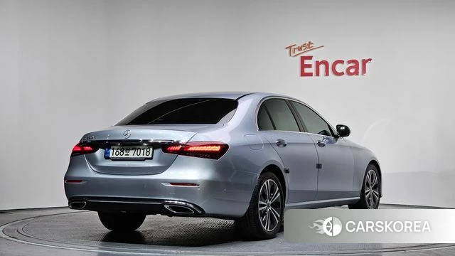 Mercedes-Benz E-Class W213 2021 Серебристо-серый из Кореи