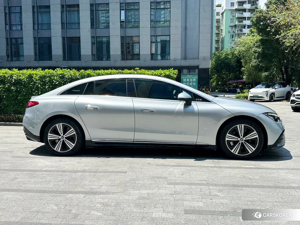 Mercedes-Benz EQE 2022 Серебристо-серый из Китая