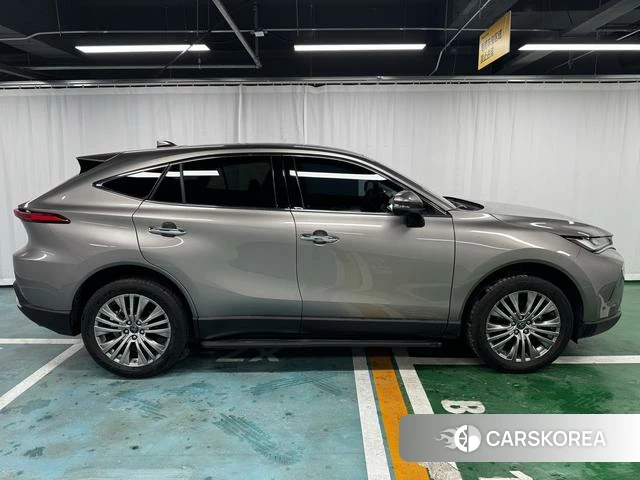 Toyota Ling Fang HARRIER 2026 Серебристо-серый из Китая