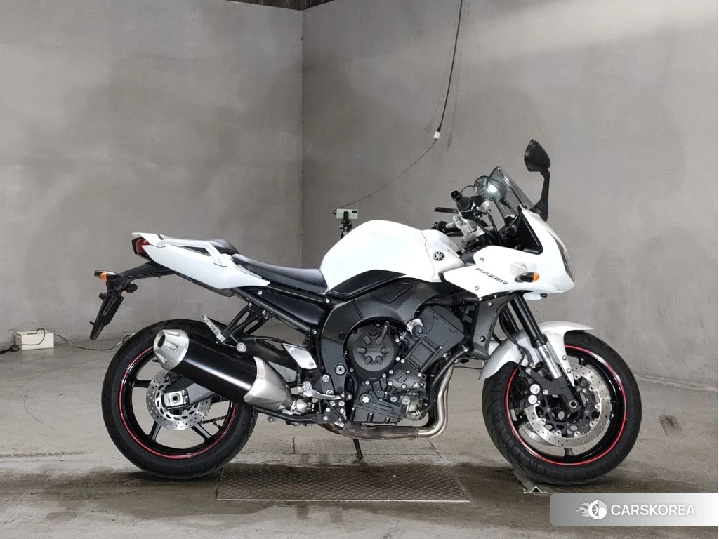 Проданный Yamaha FZ1 FEATHER 2011 из Японии