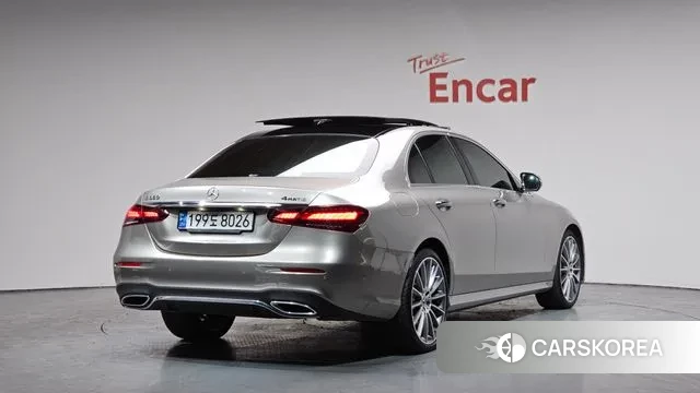 Mercedes-Benz E-Class W213 2022 Серебристо-серый из Кореи