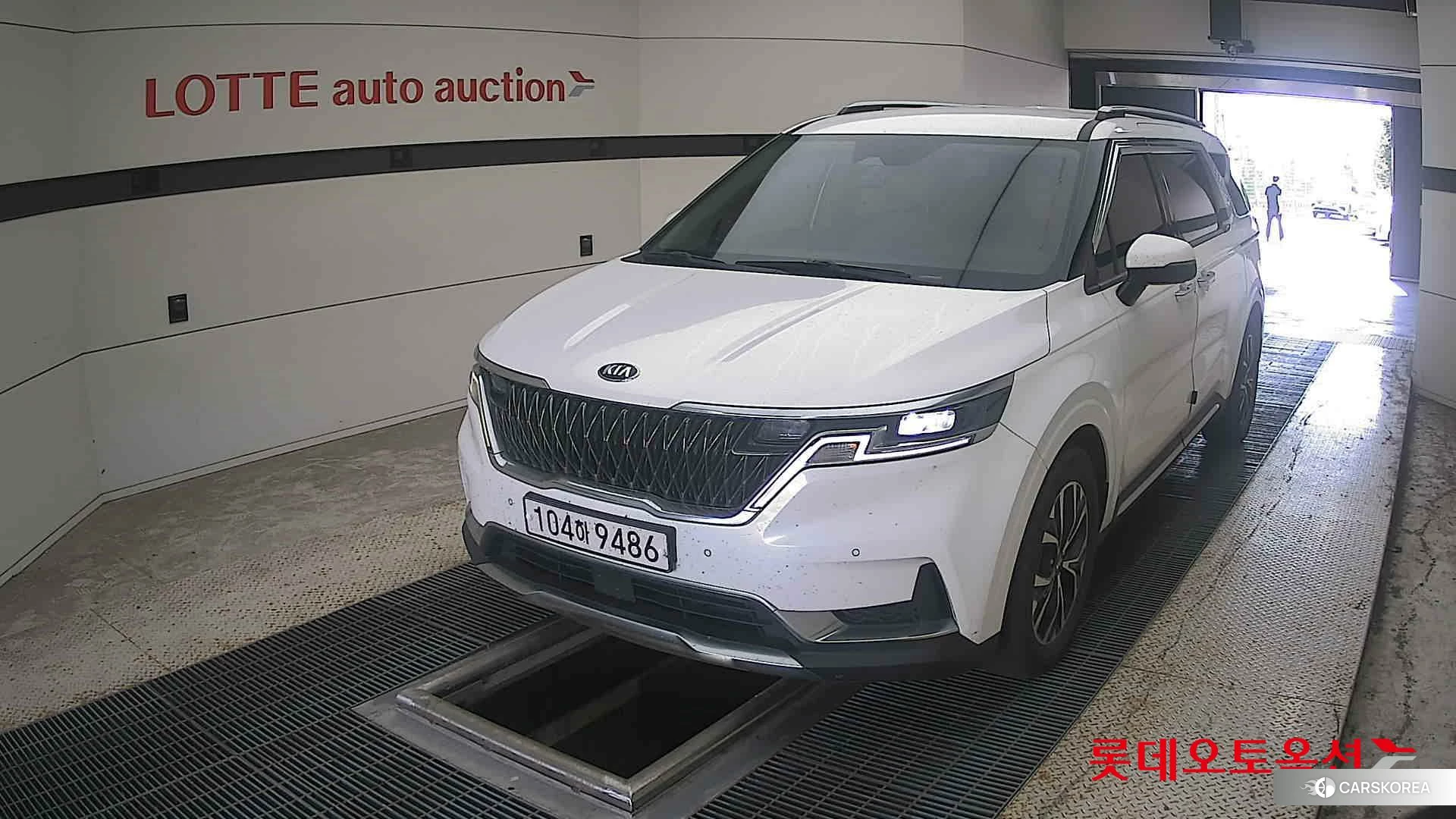 Kia Carnival 2021 Snow White Pearl (optional) из Кореи