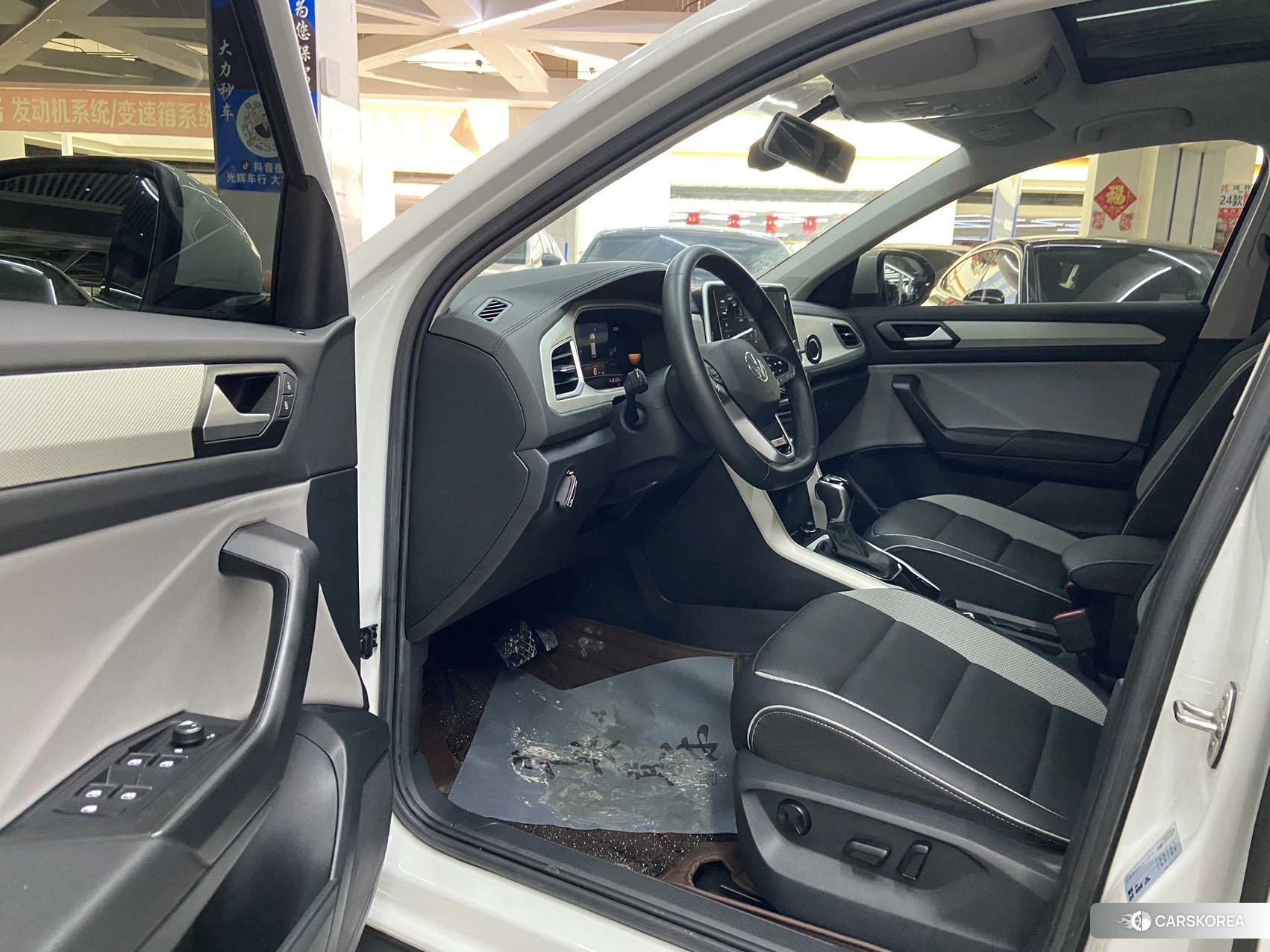 Volkswagen T-Roc 2023 Белый из Китая
