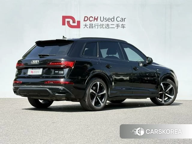 Audi Q7 2022 Черный из Китая