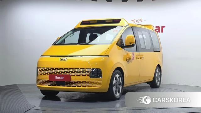 Hyundai Staria 2023 Белый из Кореи