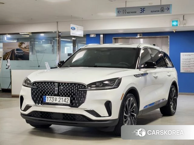 Lincoln Aviator 2nd generation 2024 Белый из Кореи